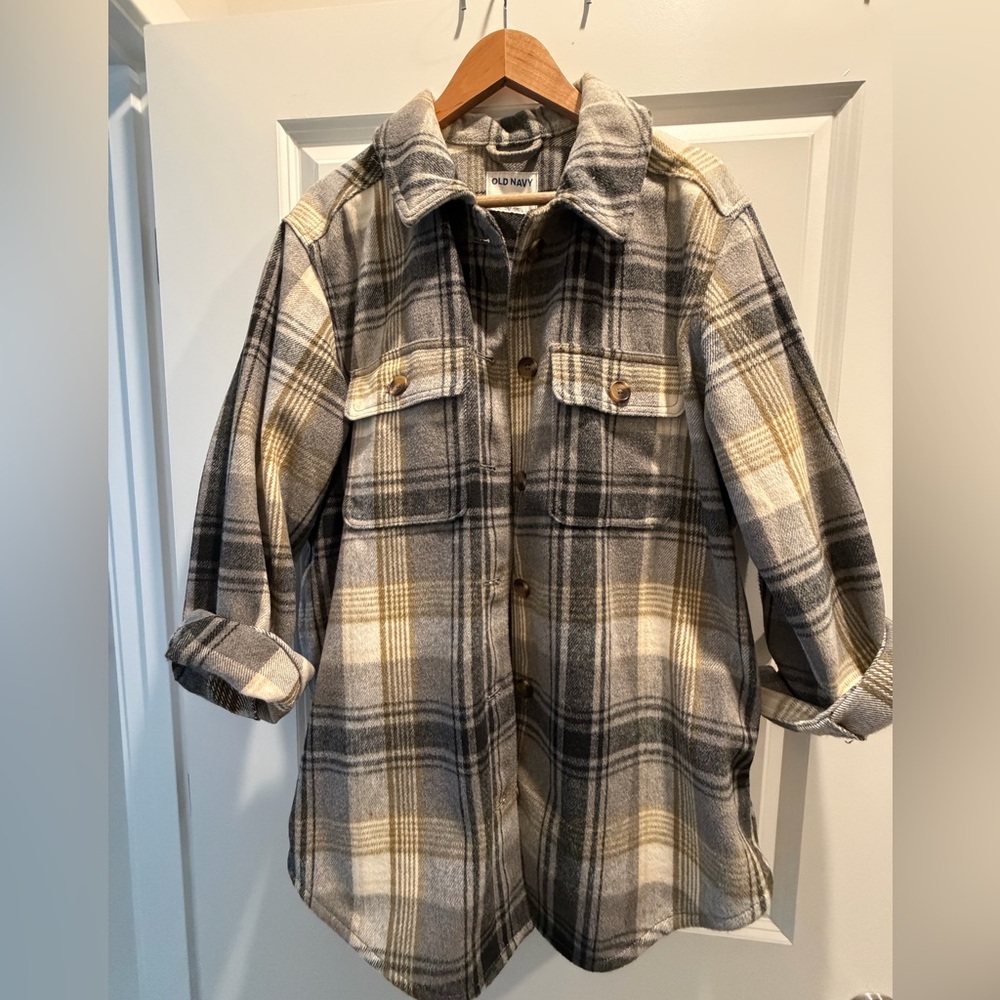 Old Navy Women's Plaid Shacket - Gray and Cream